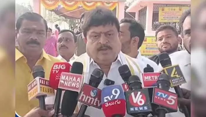 ఈ ప్రభుత్వం కూడా ఫోన్ ట్యాపింగ్ చేయిస్తోంది.. బాంబు పేల్చిన స్టేట్ బీజేపీ చీఫ్ ఈ ప్రభుత్వం కూడా ఫోన్ ట్యాపింగ్ చేయిస్తోంది.. బాంబు పేల్చిన స్టేట్ బీజేపీ చీఫ్