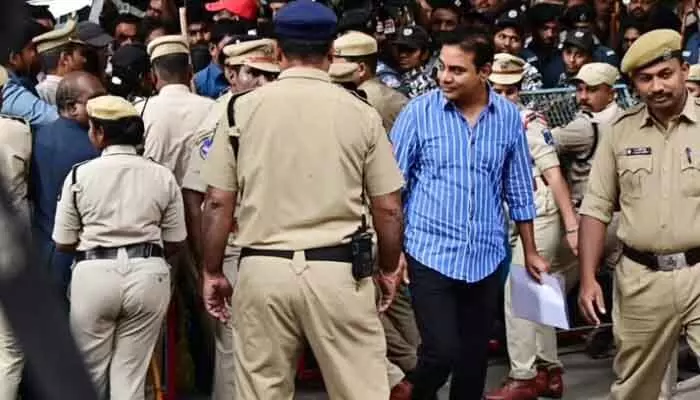 ఫోన్ ట్యాపింగ్ కేసు విచారణ.. KTRను ప్రశ్నించనున్న ఆ ఇద్దరు అధికారులు ఫోన్ ట్యాపింగ్ కేసు విచారణ.. KTRను ప్రశ్నించనున్న ఆ ఇద్దరు అధికారులు