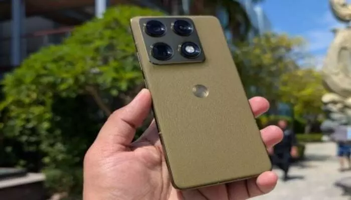 Motorola: కొత్త ప్రీమియం సిగ్నేచర్ స్మార్ట్ఫోన్ విడుదల చేసిన మోటరోలా Motorola: కొత్త ప్రీమియం సిగ్నేచర్ స్మార్ట్ఫోన్ విడుదల చేసిన మోటరోలా