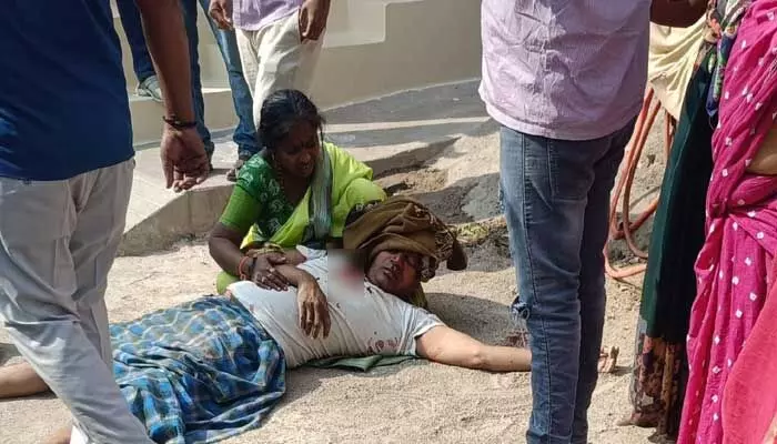 ఆస్తి తగాదాలతో తండ్రి పై కొడుకు దాడి ఆస్తి తగాదాలతో తండ్రి పై కొడుకు దాడి