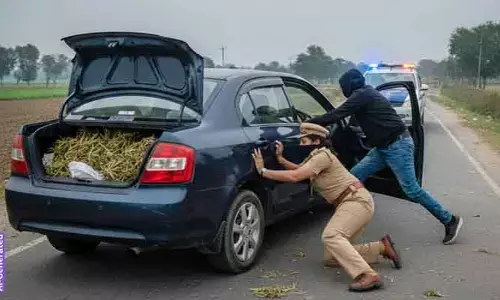 నిజామాబాద్‌లో గంజాయి ముఠా బరితెగింపు.. మహిళా కానిస్టేబుల్‌పై ఘాతుకం