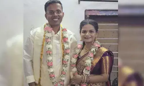 ఆడంబరాలు లేవు, హంగులు లేవు.. రిజిస్టర్ ఆఫీసులో ఒక్కటైన ఐఏఎస్, ఐపీఎస్ అధికారులు!