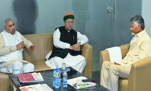 కేంద్ర మంత్రితో సీఎం చంద్రబాబు నాయుడు భేటీ