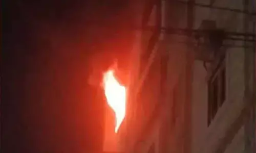 ఏసీ పేలడంతో భారీ అగ్నిప్రమాదం