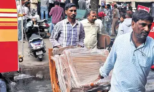 నాంపల్లి బచ్చస్ ఫర్నిచర్ యజమానిపై కేసు నమోదు