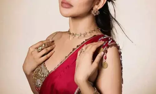 వరుస ఫ్లాప్స్.. అయినా క్రేజీ ఆఫర్స్ అందుకుంటున్న యంగ్ బ్యూటీ