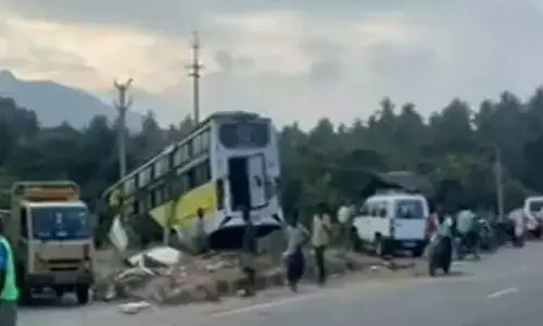 రాష్ట్రంలో మరో ఘోర బస్సు ప్రమాదం.. ముగ్గురు మృతి, 15 మందికి గాయాలు