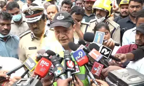 సెల్లార్ లో ప్రమాదకర కెమికల్స్ పెట్టారు.. నాంపల్లి అగ్ని ప్రమాద ఘటనపై ఫైర్ డీజీ విక్రమ్ సింగ్ మాన్
