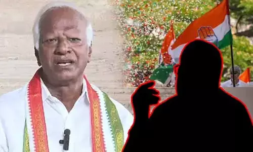 Congress: కాంగ్రెస్‍లోకి వచ్చేందుకు బీఆర్ఎస్ మాజీ మంత్రి ప్రయత్నం.. కడియం సంచలన వ్యాఖ్యలు
