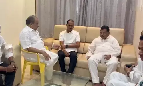 రాజకీయాల్లో కీలక పరిణామం.. చిన్నరాజప్పతో ముద్రగడ భేటీ