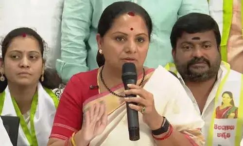 Kavitha: గుంట నక్కను గుడ్డిగా ఫాలో అయ్యారు.. కేటీఆర్‍పై  కవిత ఘాటు వ్యాఖ్యలు