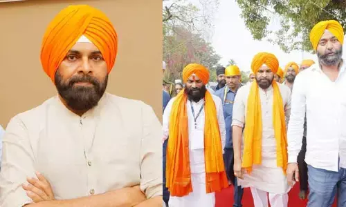 పవన్ కల్యాణ్‌కు సిక్కుల పవిత్ర ఆయుధం బహూకరణ