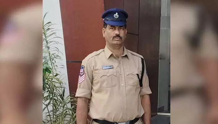 ‘మోస్ట్ వాంటెడ్’ను పట్టుకున్న హెడ్ కానిస్టేబుల్కు కేంద్రం అవార్డు ‘మోస్ట్ వాంటెడ్’ను పట్టుకున్న హెడ్ కానిస్టేబుల్కు కేంద్రం అవార్డు