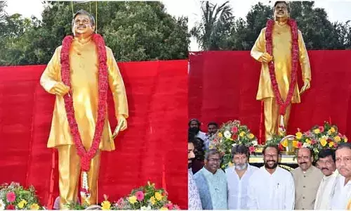 అనకాపల్లిలో సిరివెన్నెల కాంస్య విగ్రహావిష్కరణ