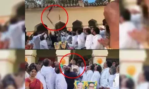 విరిగిన జెండా కర్ర.. మంత్రి వాకిటి శ్రీహరికి తప్పిన ప్రమాదం