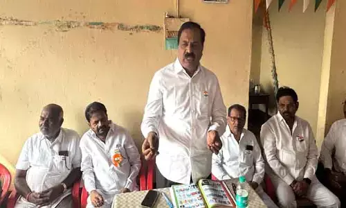 కాంగ్రెస్, బీజేపీలు ఉద్యోగులకు వ్యతిరేకం :  బీఆర్ఎస్ మున్సిపల్ ఇన్ చార్జి దేవీప్రసాద్