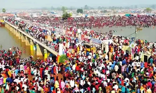 మేడారం స్పెషల్ : సారలమ్మకు నీటి హారతి