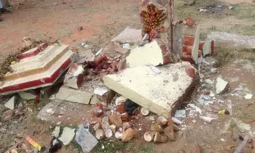 బంగారు మైస‌మ్మ ఆల‌యం ధ్వంసం