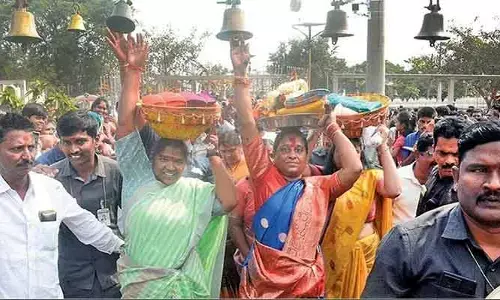Medaram Special : ‘గొంతెమ్మ కోకలు’ సమర్పించడం