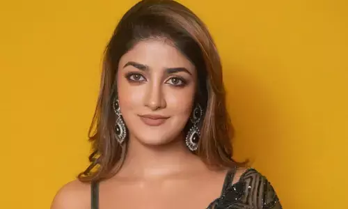 Dimple Hayathi : మత్తెక్కించే చూపులతో డింపుల్ హయతి వయ్యారాలు!