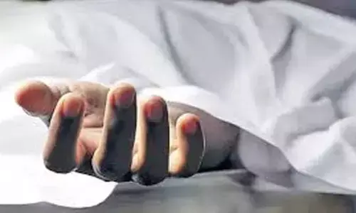 రోడ్డు ప్రమాదంలో యువ‌కుడు మృతి