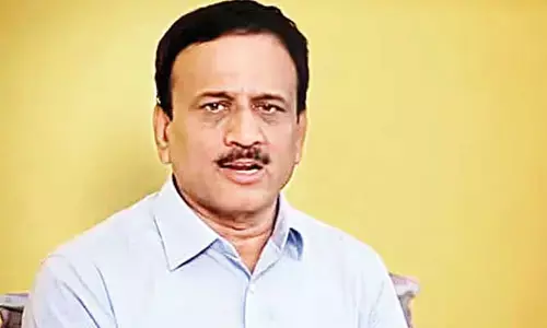 మంత్రిపై నిండు సభలో చిందులు తొక్కిన మహిళా అధికారి