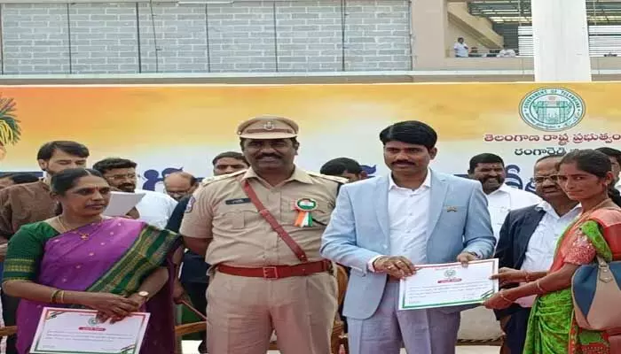 అంగన్ వాడి ఉపాధ్యాయురాలికి అత్యుత్తమ పురస్కారం అంగన్ వాడి ఉపాధ్యాయురాలికి అత్యుత్తమ పురస్కారం
