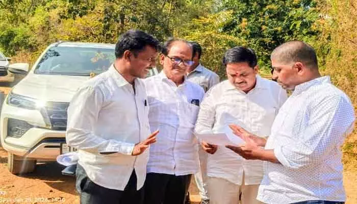 ఈనెల 28న కుట్టు మిషన్లు, తోపుడు బండ్లు, ట్రై సైకిళ్లు పంపిణీ ఈనెల 28న కుట్టు మిషన్లు, తోపుడు బండ్లు, ట్రై సైకిళ్లు పంపిణీ