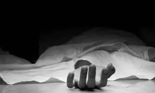 Hyd: మెట్రో స్టేషన్ పై నుంచి దూకి బీటెక్ విద్యార్థి ఆత్మహత్య