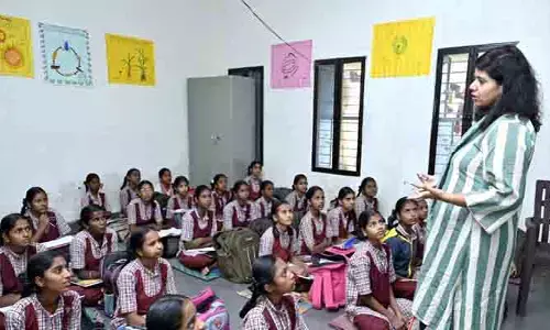 కస్తూర్బా బాలికల విద్యాలయాన్ని క‌లెక్ట‌ర్ ఆక‌స్మిక త‌నిఖీ