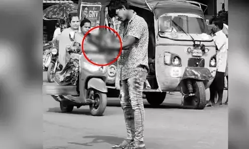 మద్యం మత్తులో చేయి కోసుకుని సైకో వీరంగం.. శ్రీకాకుళం జిల్లాలో ఘటన