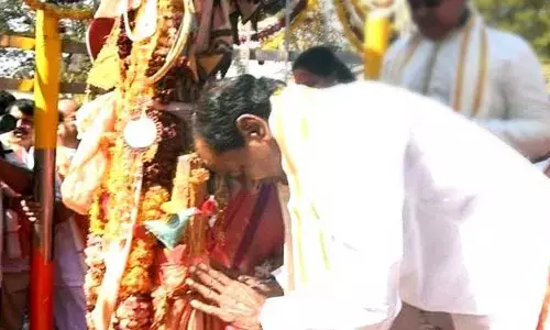తిరిగి పుంజుకొనేలా దీవించు: కేసీఆర్