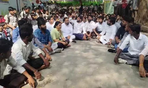 కార్పొరేట్ స్కూల్ లో విద్యార్థులకు రక్షణ కరువు