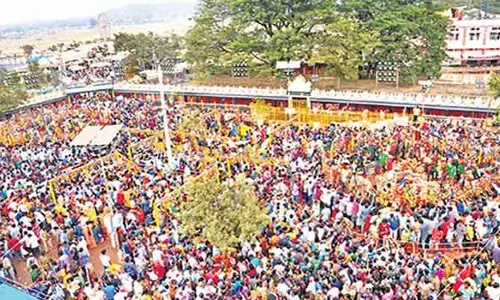 Medaram Jatara 2026 : మహా జాతర ప్రారంభం.. దారులన్నీ మేడారం వైపే