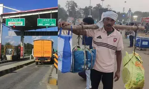 మేడారంలో టోల్‌గేట్‌తో భక్తులకు ఇబ్బందులు