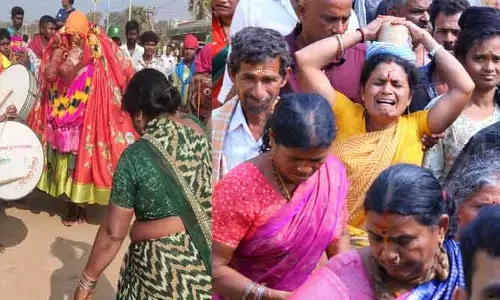 సారలమ్మ కమింగ్ పూనకాలు లోడింగ్