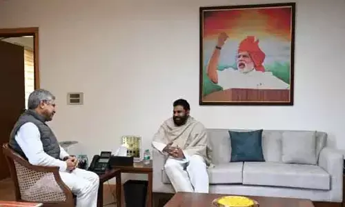 Pawan Kalyan : కేంద్రమంత్రి అశ్వినీ వైష్ణవ్ తో ఏపీ డిప్యూటీ సీఎం భేటీ