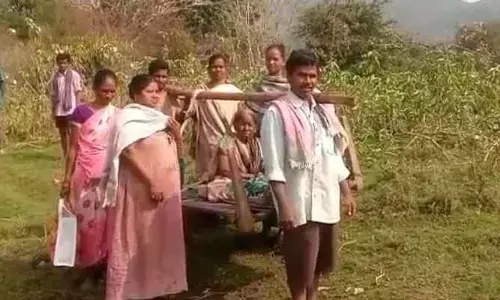 డోలినే స్ట్రెక్చర్...పడవలే అంబులెన్స్‌..ఆ గిరిజ‌నుల బ‌తుకే ఆగం