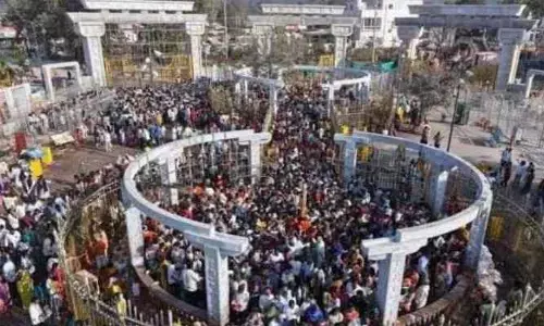 Medaram Jatara 2026 : మేడారం జాతర..స్కూళ్లకు సెలవులు ఇవ్వాలని డిమాండ్లు.!