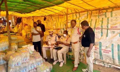 Medaram Jatara 2026 : మేడారంలో తూనికలు కొలతల అధికారుల హల్ చల్