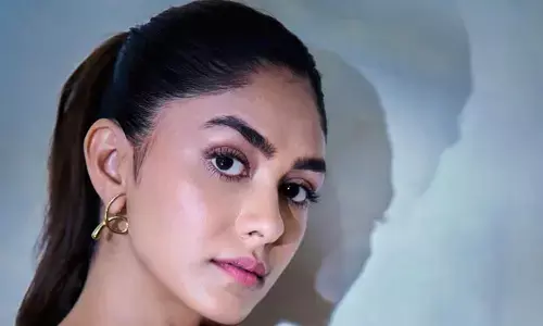 Stylish Outfits & Fashion Statements by Mrunal Thakur
