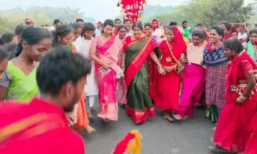 గద్దెలపై కొలువుదీరిన సారలమ్మ , పగిడిద్దరాజు