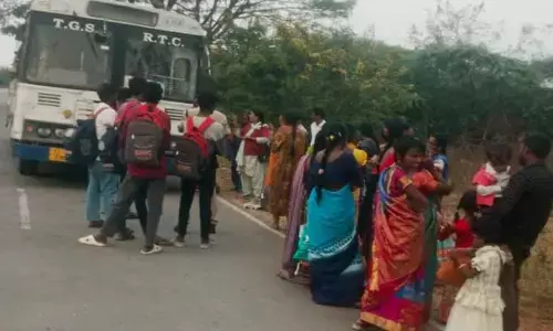 ఆర్టీసీ బస్సులో బంగారు నగలు చోరీ