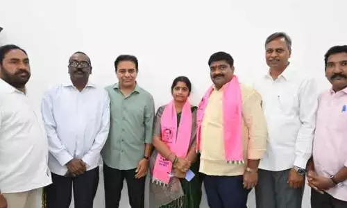 బీఆర్ఎస్ లో చేరిన మాజీ కౌన్సిలర్ భీమా  శ్రీవల్లి దంపతులు