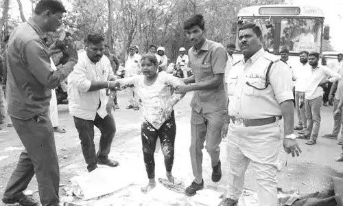 కామారెడ్డి జిల్లాలో విషాదం..  భార్య- భర్తల దుర్మరణం