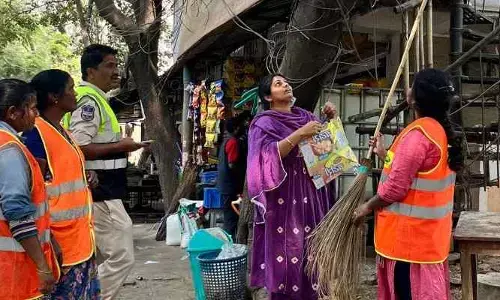 వేలాడుతున్న మాంజాను తొలగించిన కేపీహెచ్​బీ పోలీసులు