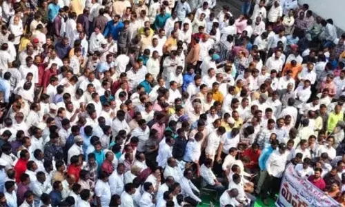 దద్దరిల్లిన విద్యుత్ ఉద్యోగుల మహాధర్నా