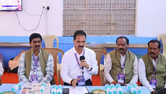 మహా జాతరలో అధికారులు సమన్వయంతో విధులు నిర్వహించాలి: అడిషనల్ డైరెక్టర్ జగన్ మహా జాతరలో అధికారులు సమన్వయంతో విధులు నిర్వహించాలి: అడిషనల్ డైరెక్టర్ జగన్