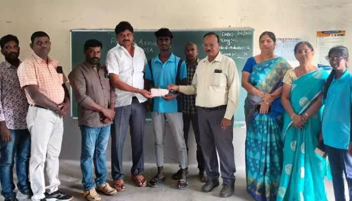 జాతీయ సాఫ్ట్ బాల్ పోటీలు.. రాష్ట్ర సభ్యుడికి ఆర్థిక సహాయం జాతీయ సాఫ్ట్ బాల్ పోటీలు.. రాష్ట్ర సభ్యుడికి ఆర్థిక సహాయం