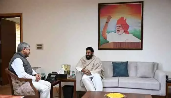 Pawan Kalyan : కేంద్రమంత్రి అశ్వినీ వైష్ణవ్ తో ఏపీ డిప్యూటీ సీఎం భేటీ Pawan Kalyan : కేంద్రమంత్రి అశ్వినీ వైష్ణవ్ తో ఏపీ డిప్యూటీ సీఎం భేటీ